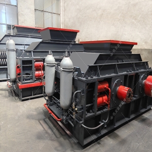 2PG1208大型液壓對輥破碎機發往甘肅