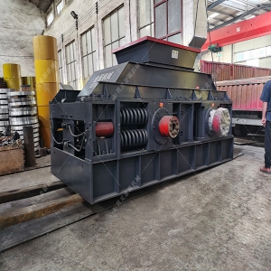 2PG1510型對輥式制砂機 大型制砂機發往湖北