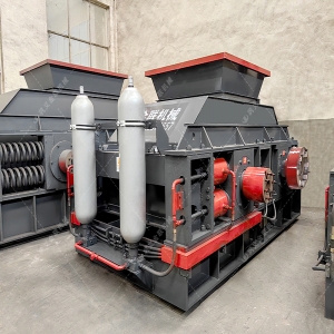 1200x800型液壓對輥制砂機發往烏魯木齊 鵝卵石制砂