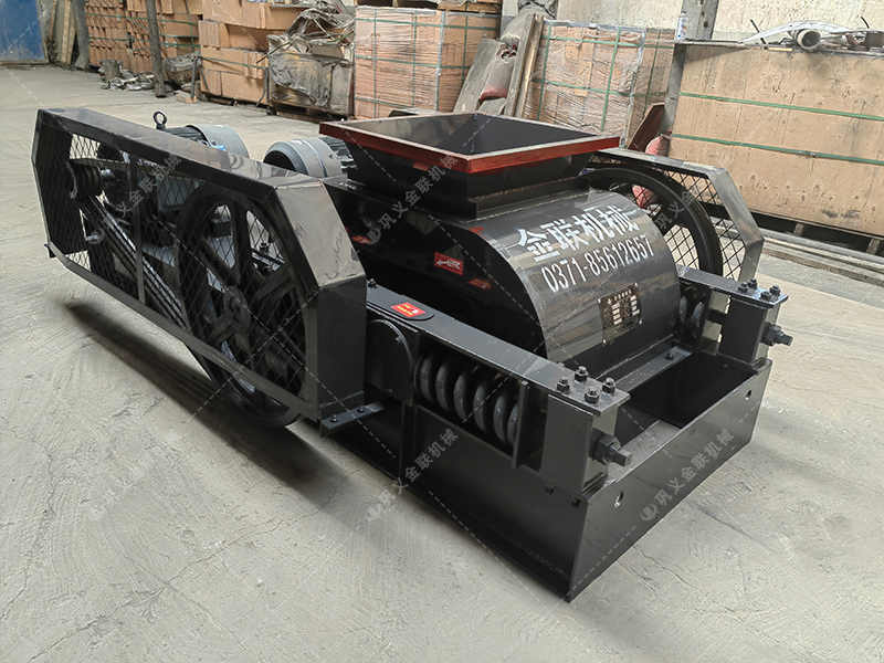 雙齒輥破碎機(jī)性能特點(diǎn)有哪些？是怎么破碎物料的？