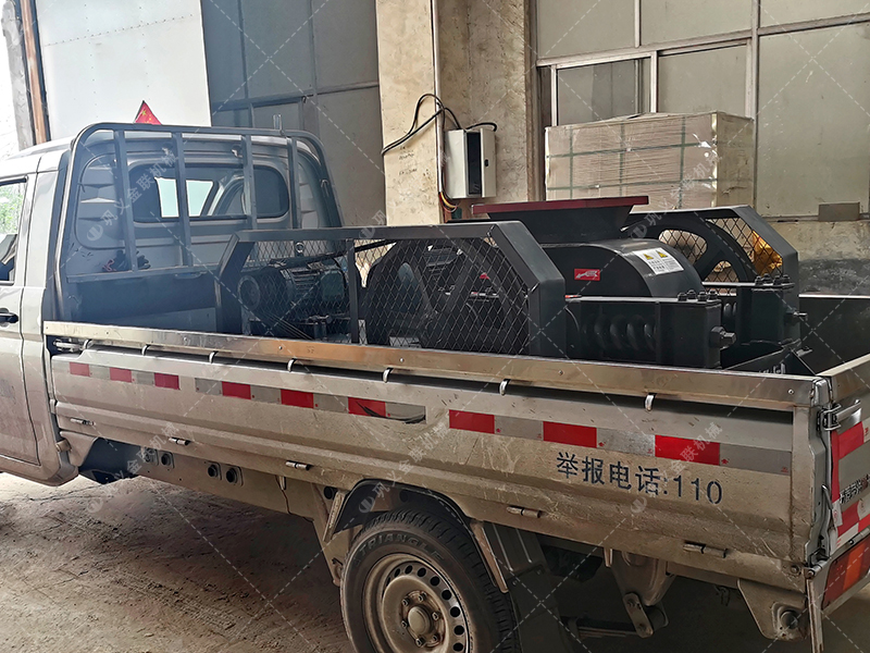 雙齒輥破碎機(jī)性能特點(diǎn)有哪些？是怎么破碎物料的？