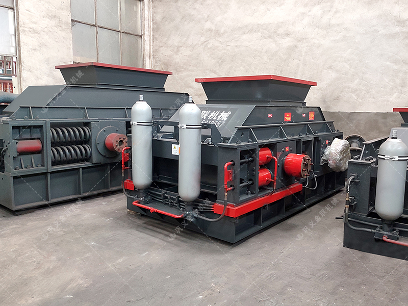 1200x800型液壓對輥制砂機發往烏魯木齊 鵝卵石制砂