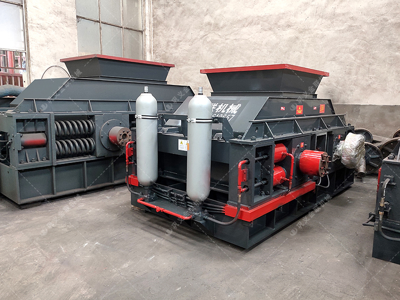 1200x800型液壓對輥制砂機發往烏魯木齊 鵝卵石制砂