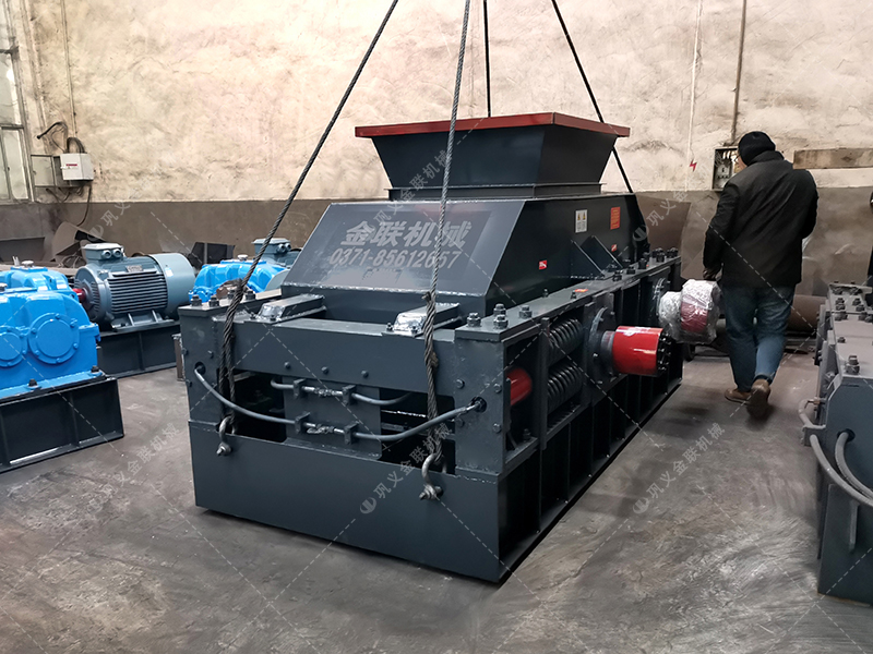 破碎鵝卵石大型鵝卵石破碎機設備發貨圖片