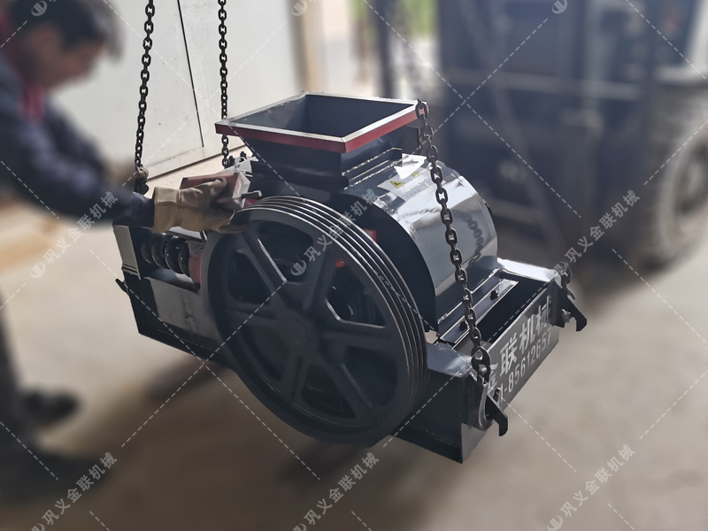 2PG250x250小型對輥破碎機發貨圖片_發往云南瑞麗_實驗室用