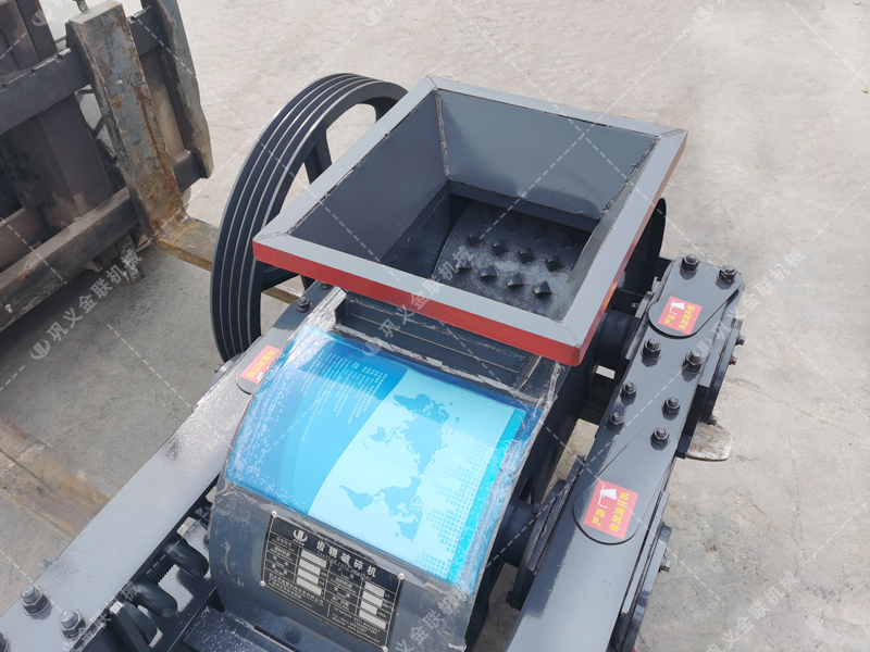 2PGC400*250小型雙齒輥破碎機發貨圖片_發往浙江海寧_破碎礦石